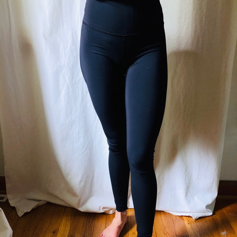 Black athletic leggings